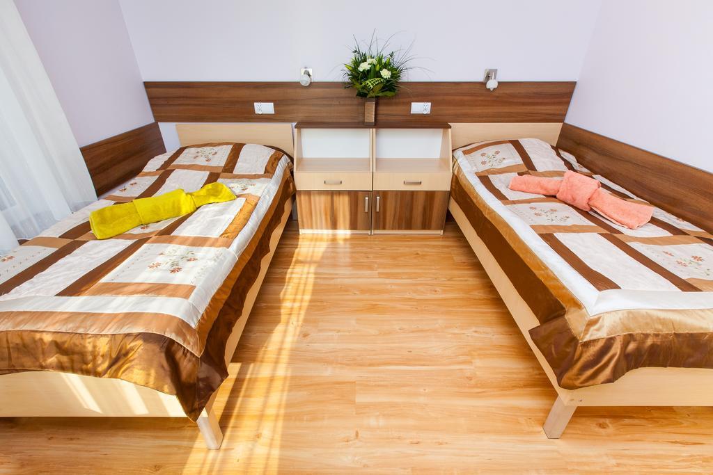 Sanatorium Zbyszko Hotell Busko-Zdrój Rum bild