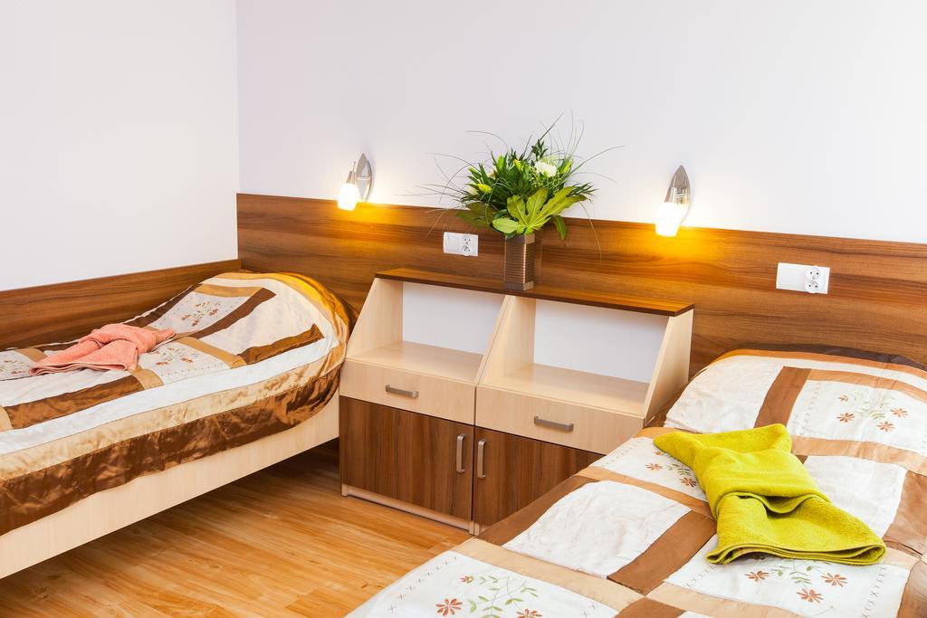 Sanatorium Zbyszko Hotell Busko-Zdrój Rum bild