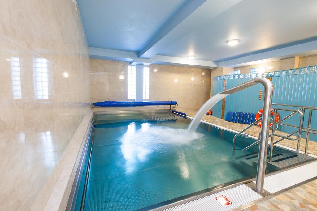 Sanatorium Zbyszko Hotell Busko-Zdrój Exteriör bild