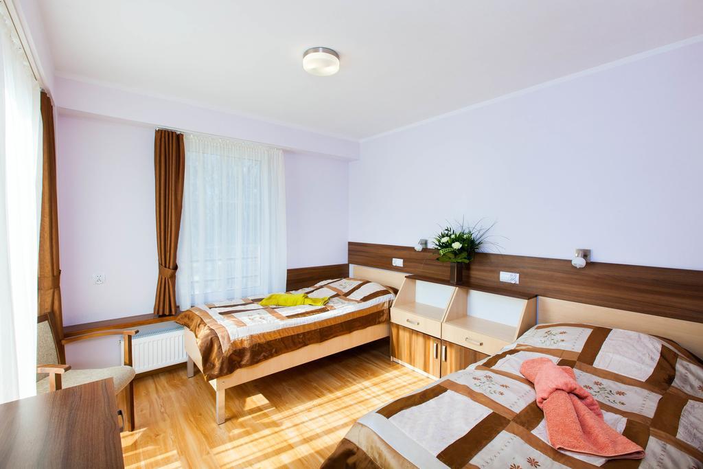 Sanatorium Zbyszko Hotell Busko-Zdrój Rum bild