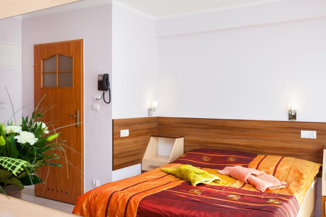 Sanatorium Zbyszko Hotell Busko-Zdrój Rum bild
